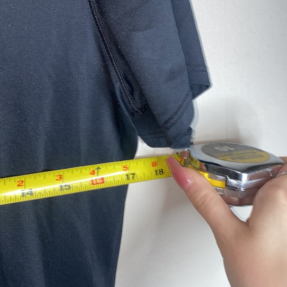 🍂Under armor Black heat gear top! - Picture 7 of 9